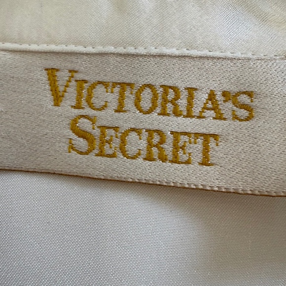 Victoria's Secret Gold Label White Pajama Set - Picture 11 of 15
